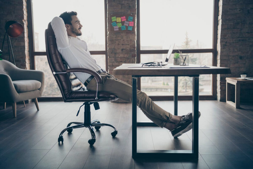 Yoga sur chaise -Cours de yoga en entreprise