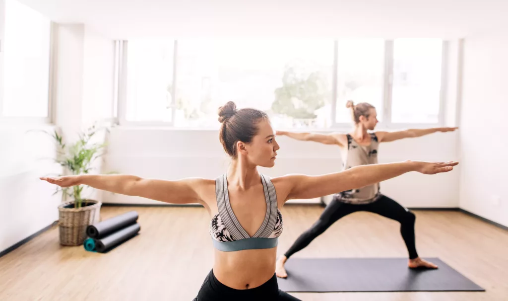 guerrier 2- virabhradasana 2- yoga - cours collectifs - cours particuliers sur mesure - albi