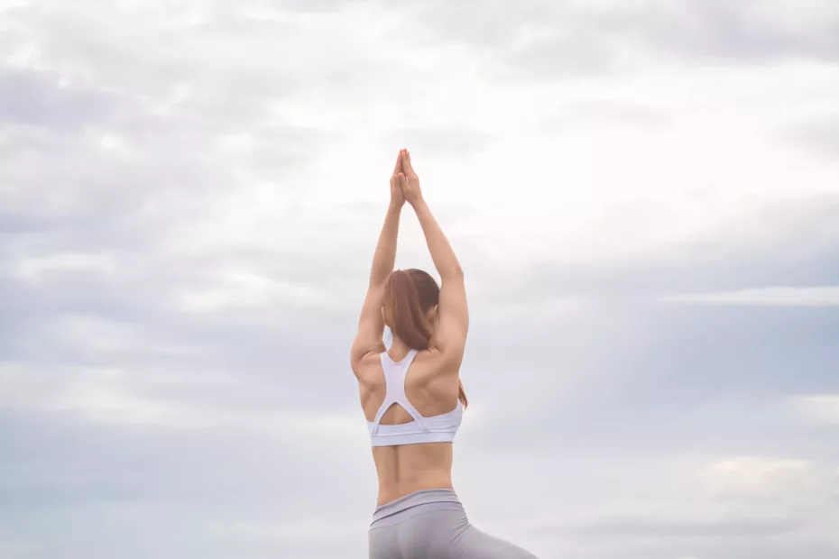 offre speciale rentrée-yoga -studio-yoga-albi-posture de l'arbre- tree pose