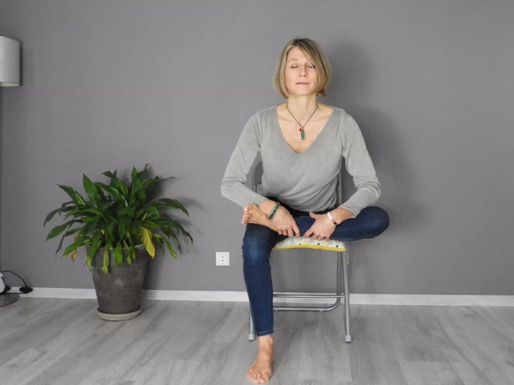 yoga sur chaise - yoga en entreprise- albi- tensions - stress- bureau